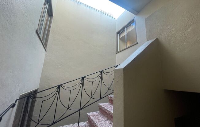 Top Floor 3 Bedroom Flat Available Now - Richmond District SF