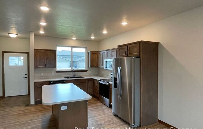 7307 E 45 ST