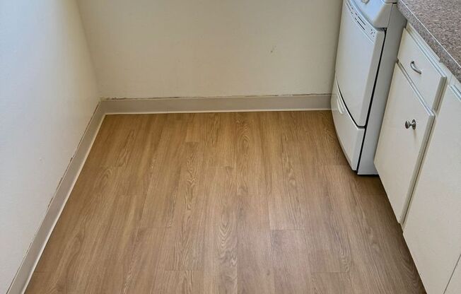 Studio, 1 bath, 360 sqft, $1,654, Unit 244