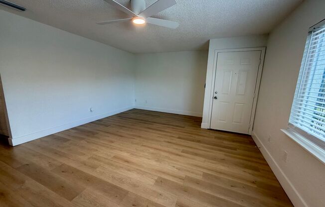 2 beds, 1 bath, 889 sqft, $1,699, Unit 10-5215