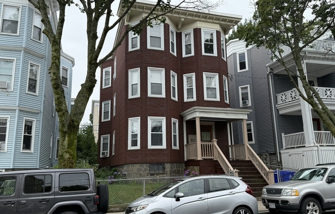 261 E COTTAGE ST