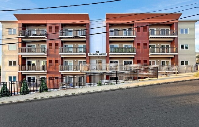 2 beds, 1 bath, 965 sqft, $2,900, Unit 300