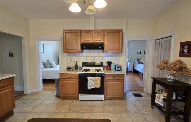 2 beds, 1 bath, 850 sqft, $2,400, Unit 1