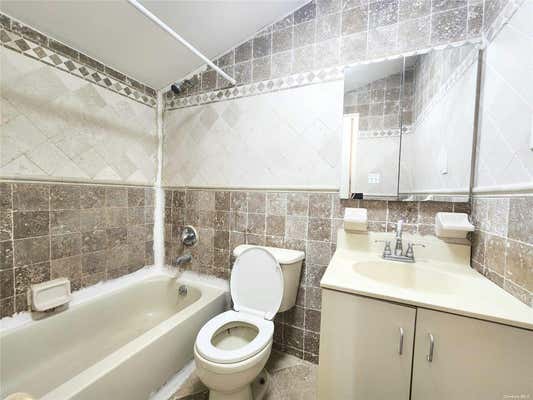 3 beds, 2 baths, $2,600, Unit 3RD FL