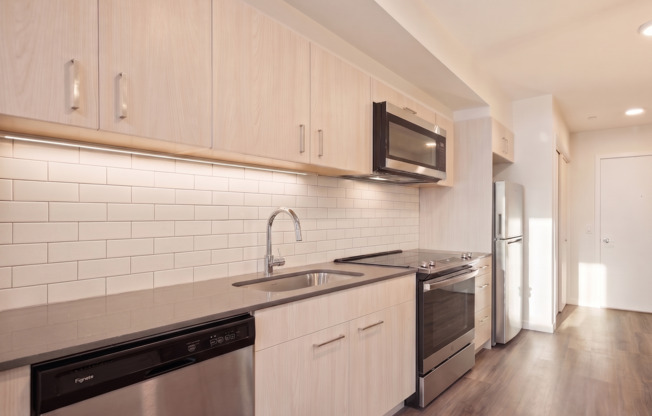 Studio, 1 bath, 688 sqft, $2,455, Unit 2