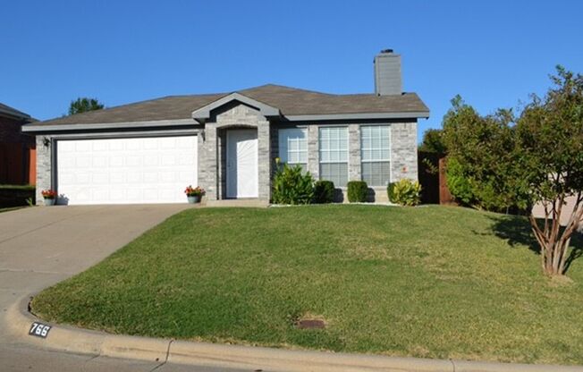 Move In Ready! 3 Bedroom, 2 Full Bath Home in West Ft. Worth.