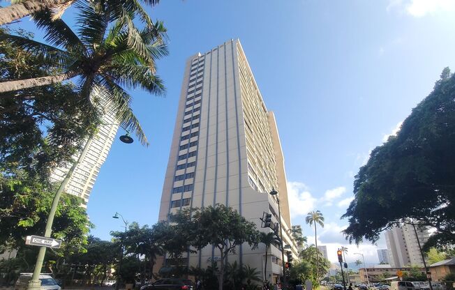 Upgraded & Renovated 1-Bedroom in Prime Waikiki Location