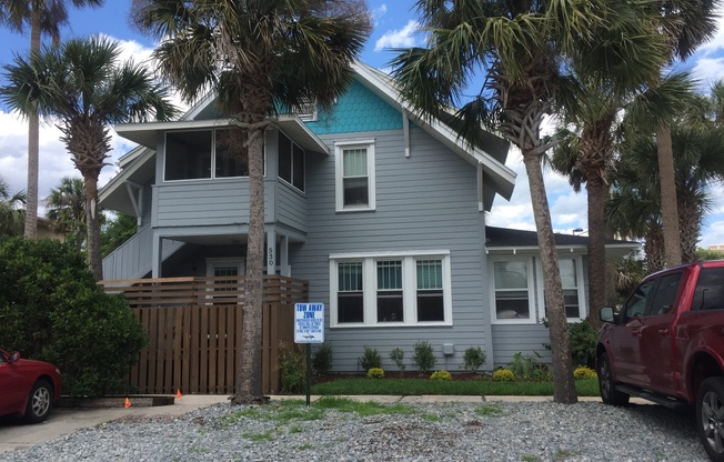 Beautiful 2/2 2nd floor unit for rent on 2nd street at Jacksonville Beach!