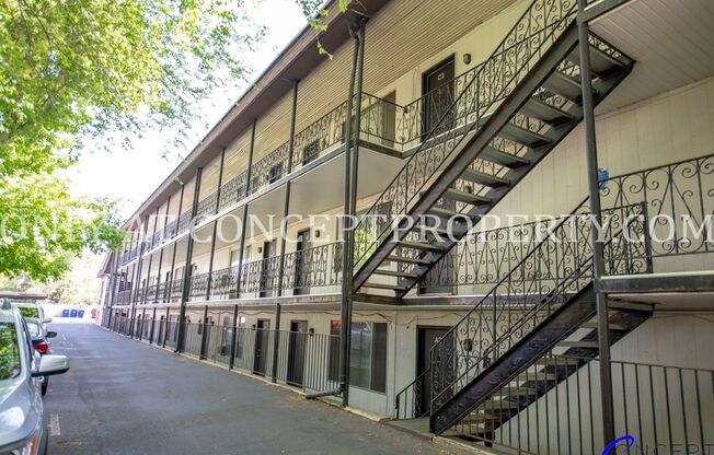 2 beds, 1 bath, 580 sqft, $1,049, Unit C4