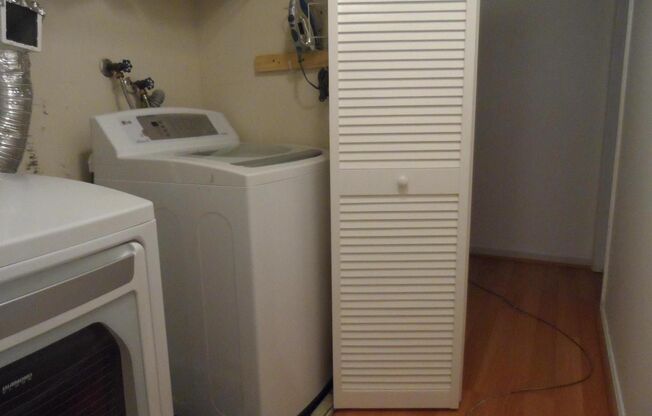 2 BEDROOM, 2 BATHROOM IN THE MID FLOOR UNIT,