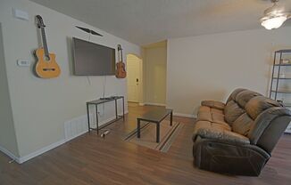 3 beds, 2 baths, $2,200