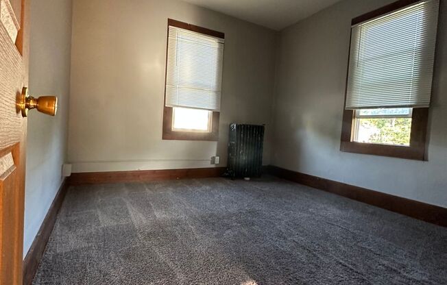 1 bed, 1 bath, $650, Unit Unit 4