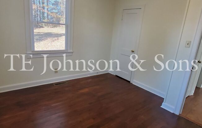 2 beds, 1 bath, $1,100