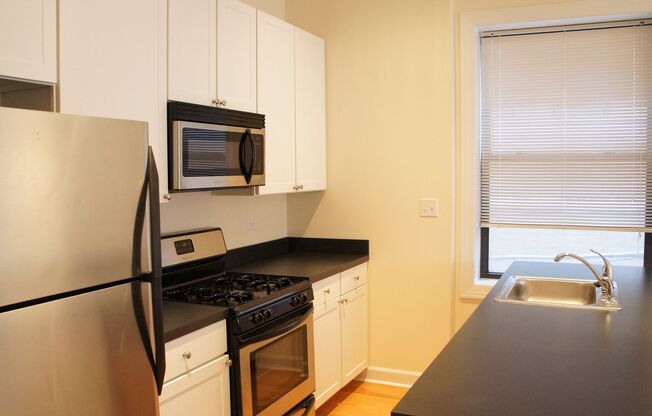 2 beds, 2 baths, 1,110 sqft, $2,295, Unit 21N