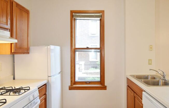 2 beds, 2 baths, 950 sqft, $1,400, Unit 10 - 110