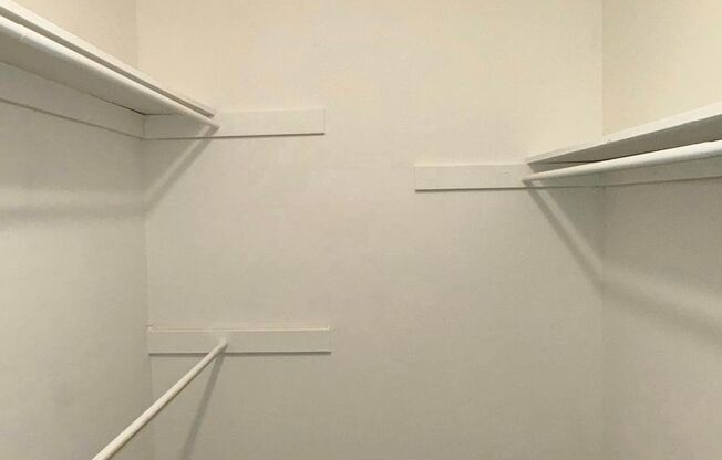 1 bed, 1 bath, 706 sqft, $925, Unit Z-27