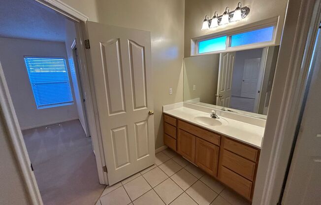 3 beds, 2 baths, $2,095, Unit Cameo PARK HOA.