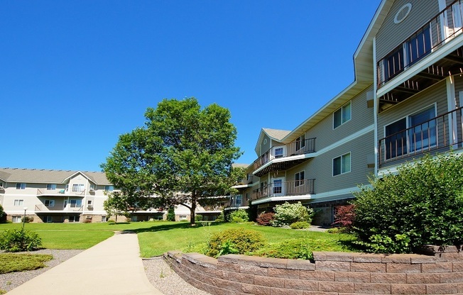 2 beds, 1 bath, 1,050 sqft, $1,375, Unit 3720309R
