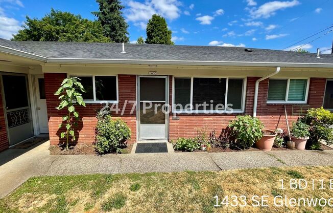1BD I 1BA Apartment - Downtown Sellwood
