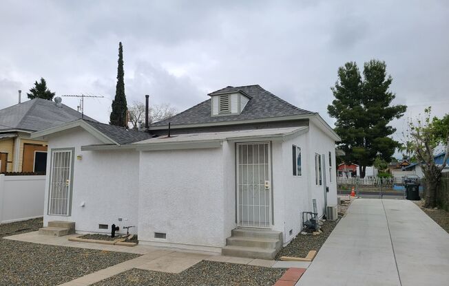 Single-Story 2-Bedroom Home Close to the University of Redlands!