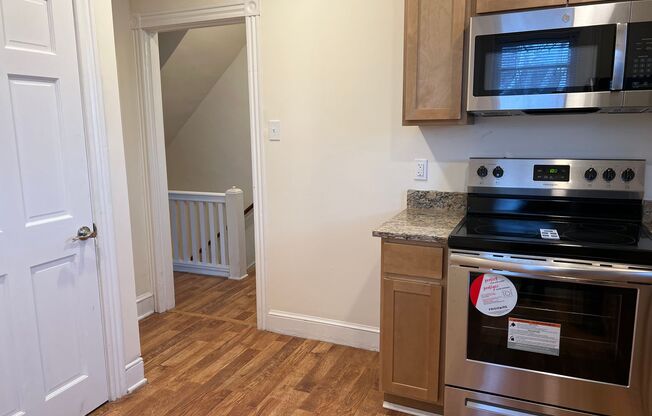 2 beds, 1 bath, $1,595, Unit 2nd Floor