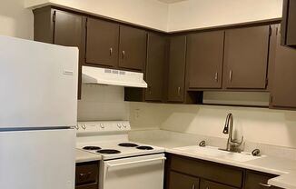 2 beds, 1 bath, 900 sqft, $829, Unit Q-11