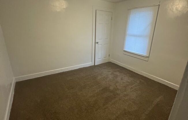 2 beds, 1 bath, $995