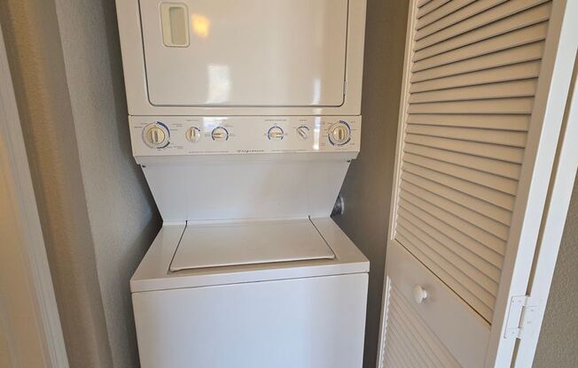 2 beds, 2 baths, $1,300, Unit # 1143