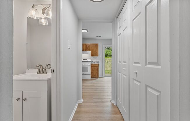 Renovated Hilltop Village Townhouse-Available 8/1/25