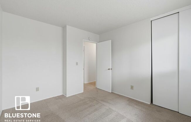 3 beds, 1 bath, 886 sqft, $1,795, Unit 19