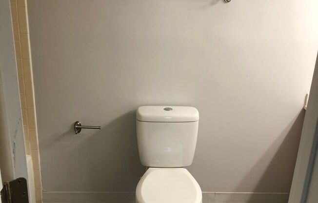 2 beds, 2 baths, 1,042 sqft, $1,249, Unit 5716D