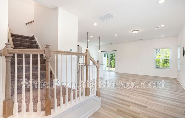 2795 YEAGER DR NW