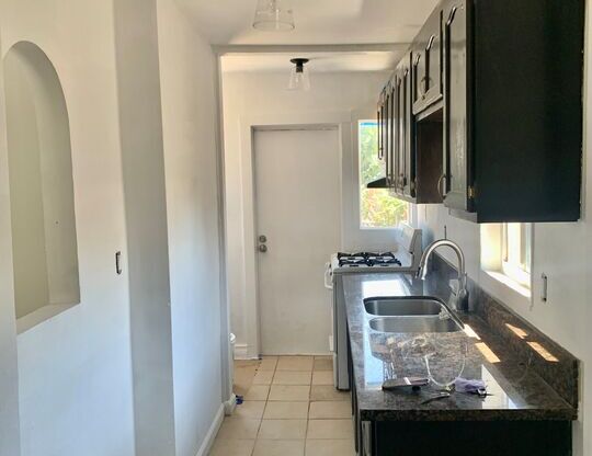 2 beds, 1 bath, 1,616 sqft, $2,025, Unit 1/2