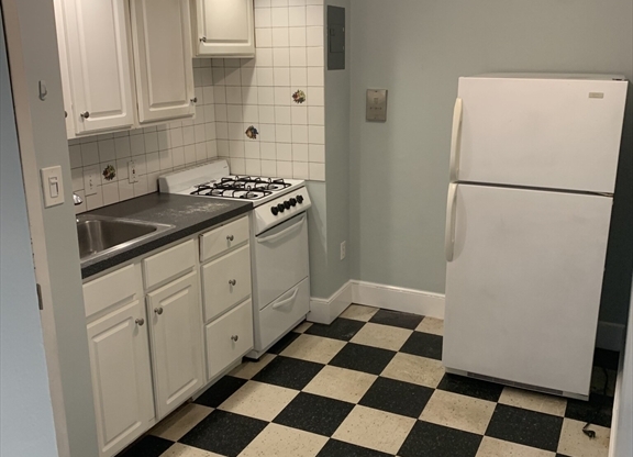 98 STRATHMORE RD