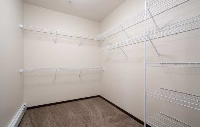 Arden Flats - Large Walk-in Closets