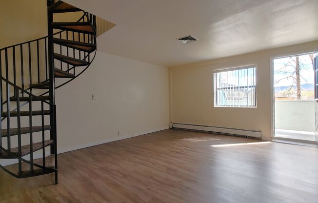 2 beds, 1 bath, 790 sqft, $915, Unit H203