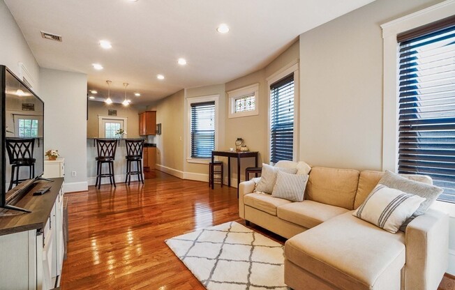 7 TREADWAY RD