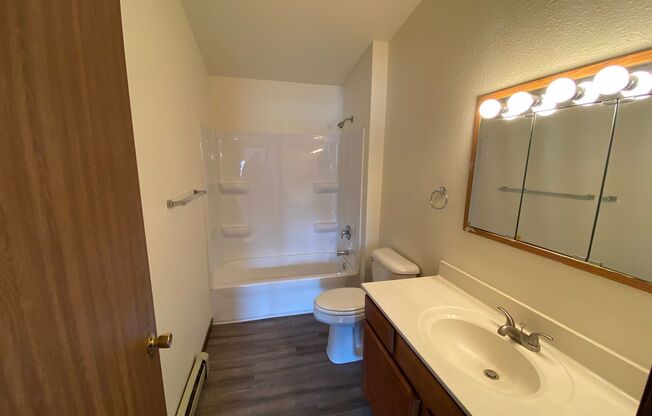 2 beds, 1 bath, $1,175, Unit 1966-7