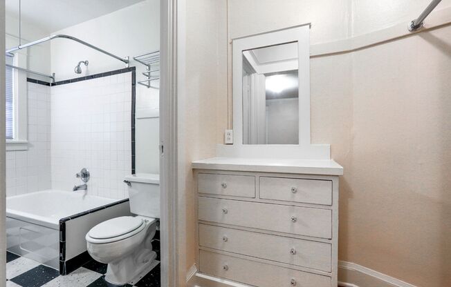 Studio, 1 bath, 380 sqft, $1,250