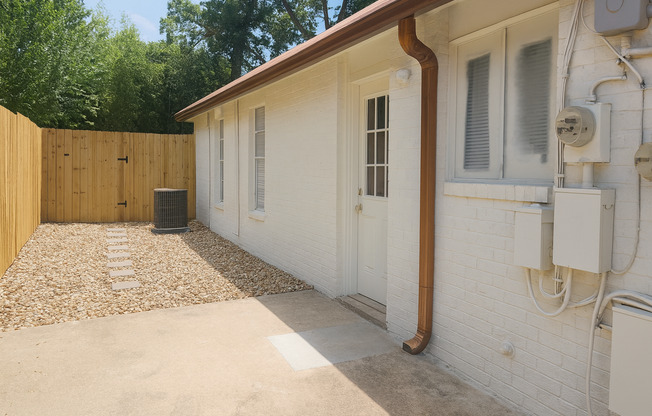 8 beds, 3 baths, $10,400, Unit House