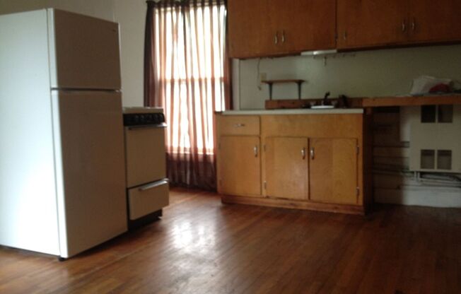 1 bed, 1 bath, $850, Unit C