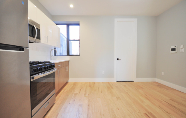 4 beds, 1 bath, $3,995, Unit 1B