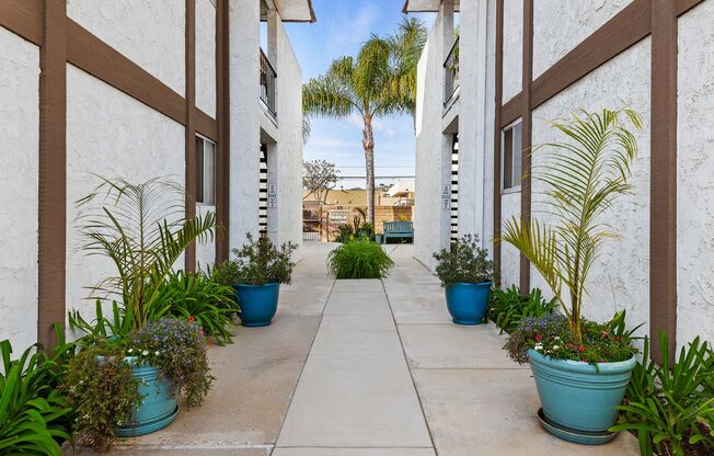 Studio, 1 bath, 382 sqft, $1,935, Unit 20