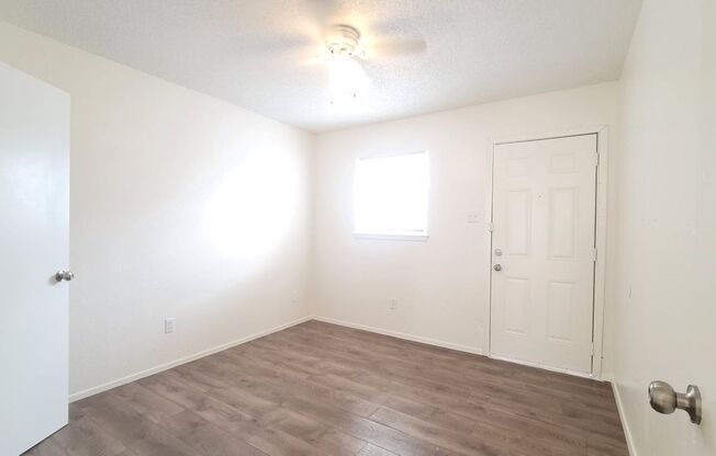 3 beds, 1.5 baths, 1,082 sqft, $800, Unit A