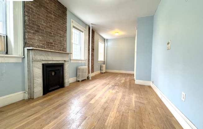 327 W 18 ST