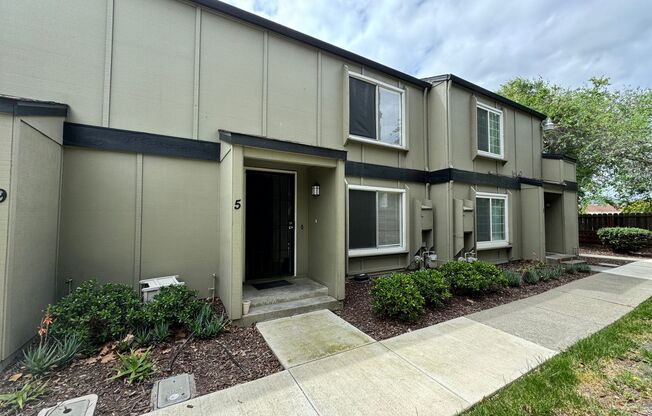 Super Cute 3 Bed 1.5 Bath Townhouse with 2 Car Garage in Antioch