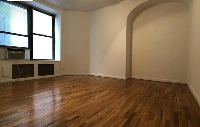 2 beds, 1 bath, $5,958, Unit 8D