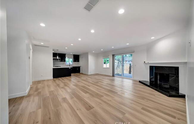 6846 GLADE AVE