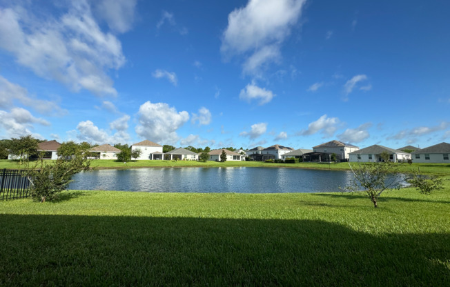 4/3 Home Lakefront Single Story - Included Washer Dryer, Internet, Cable & Phone, Lake Nona Area