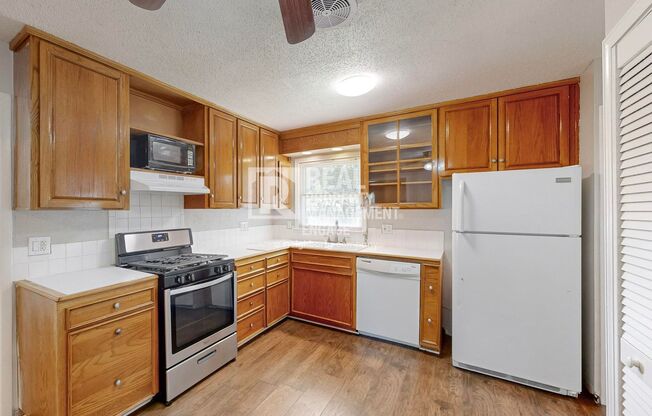 3 beds, 1 bath, $1,300